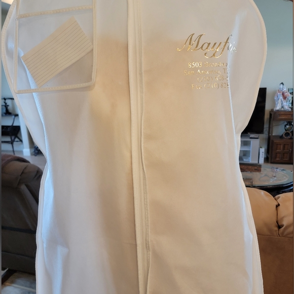 Stunning & Delicate Tiered Lace Eden Bridal Gown NWT - Picture 16 of 17